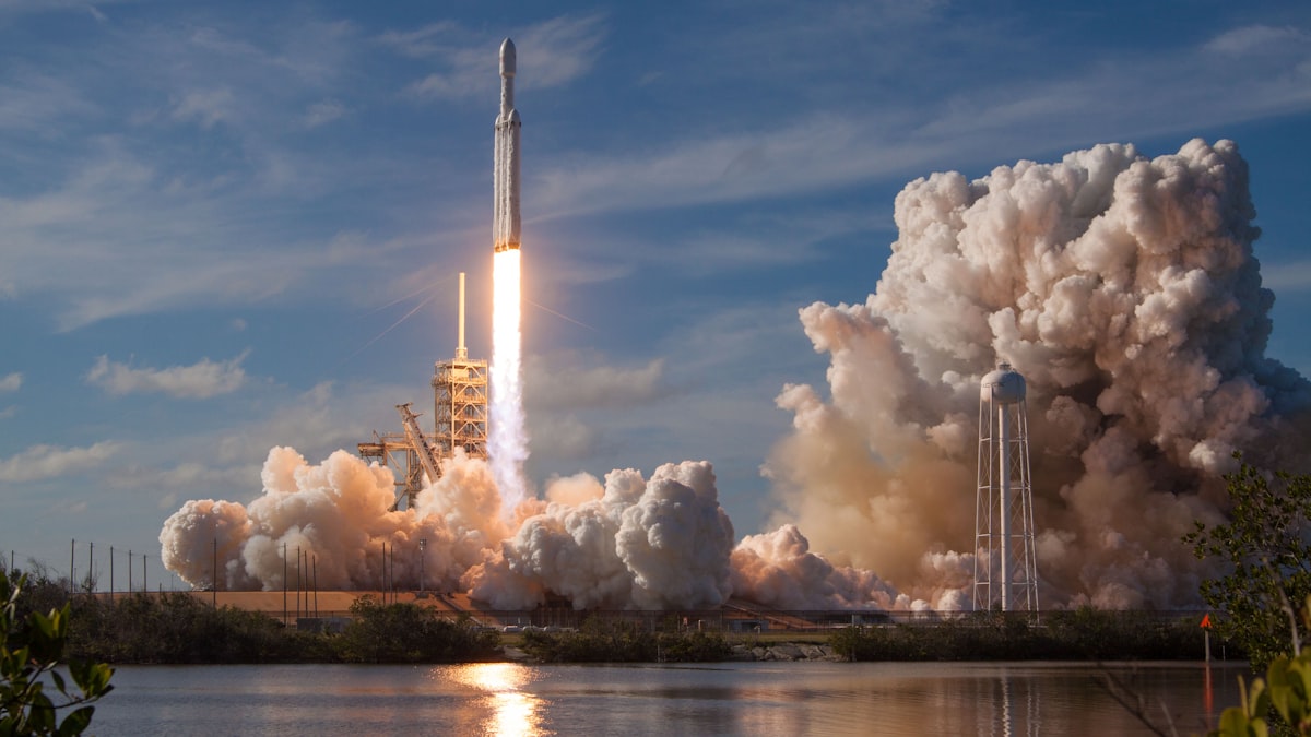 У 2026 році місія Artemis II має стати першим пілотованим обльотом Місяця з часів програми Apollo. (Ілюстративне зображення)